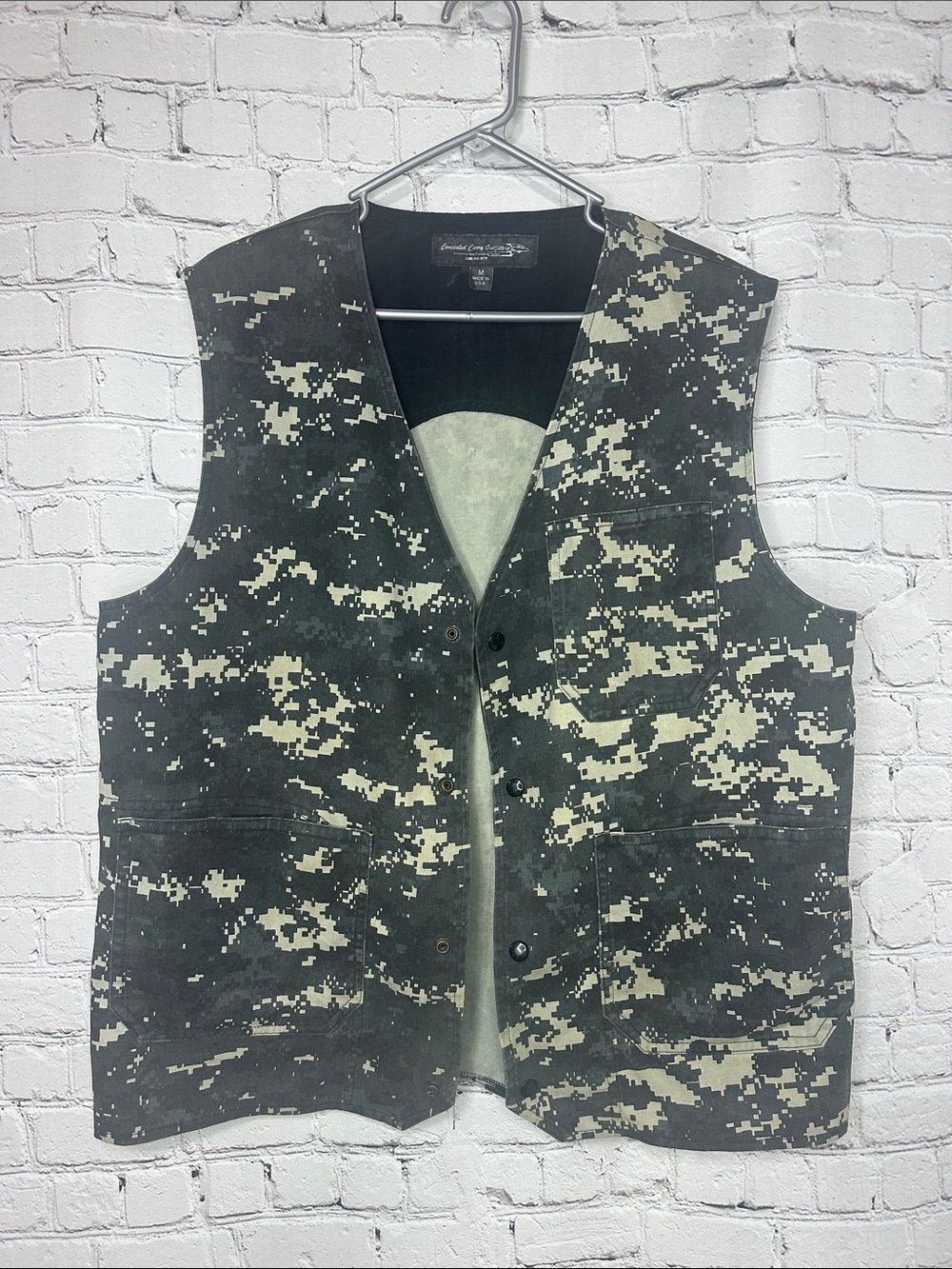 Concealed Carry Outfitters Digital Camo Tactical Vest USA Men’s Medium